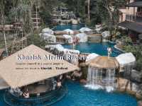 โรงแรมริมทะเลมีน้ำตกสวยไหลผ่าน