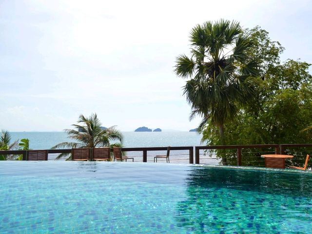 สระว่ายน้ำวิวเกาะ 5 เกาะ