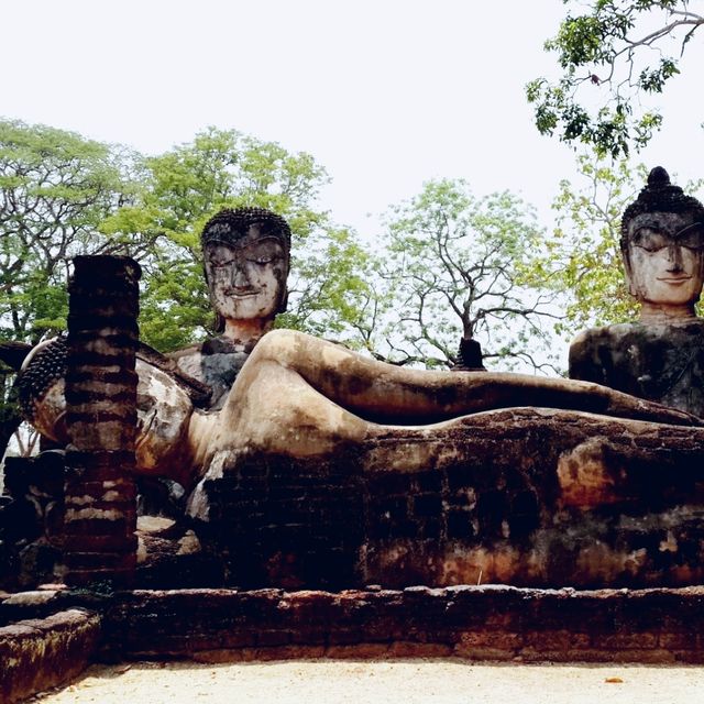 ชมเมืองโบราณ ที่อุทยานประวัติศาสตร์กำแพงเพชร