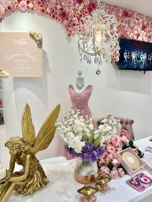 お花がたくさんのアフタヌーンティー🌼🌸💐 お花がたくさんのアフタヌーンティー🌼🌸💐