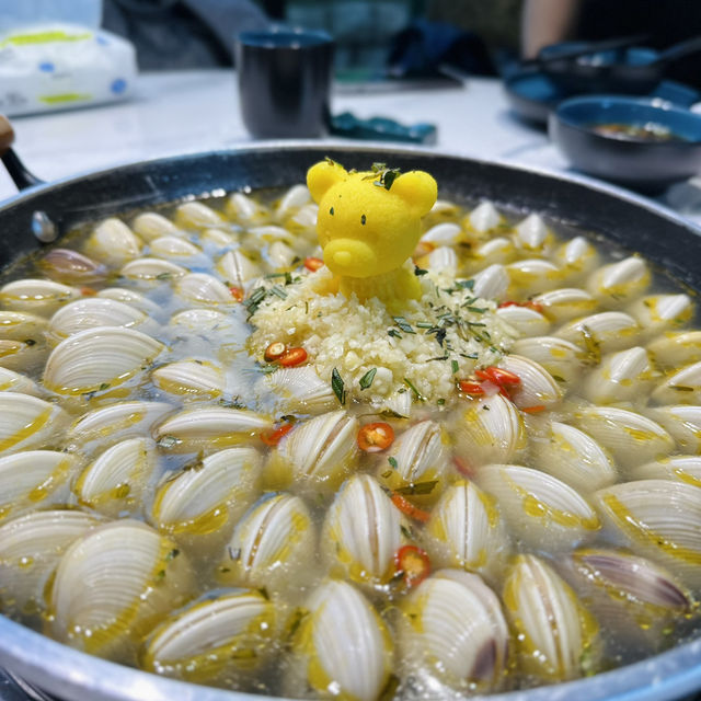 馬交覓食！打卡小熊造型．爆滿黃金蜆鍋