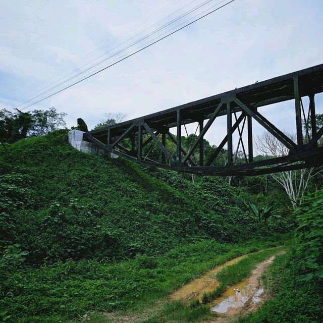 สะพานกลับหัว《ตำนานกลับหัวหนีระเบิด》