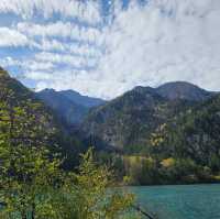 จิ่วจ้ายโกว (Jiuzhai Valley National Park)