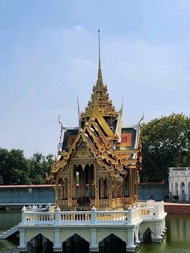 ชมความงดงามของ พระราชวังบางประอิน