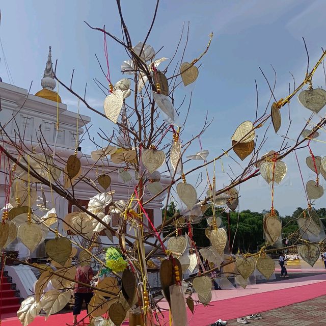 พระบรมธาตุนาดูน มหาสารคาม