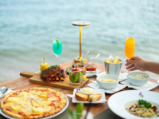 The Dining Room ที่โรงแรม Veranda Collection Samui