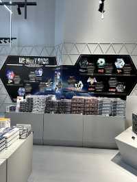 実物大のガンダム！毎時間動く演出！	ショップではここだけ限定商品も・・