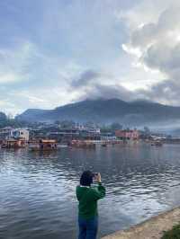 บ้านรักไทย | จ.แม่ฮ่องสอน 🏘️⛰️🏮🛶