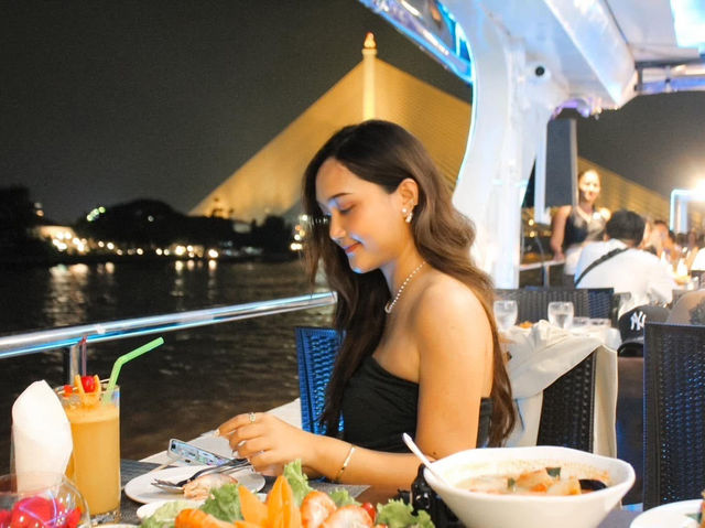  #บุฟเฟ่ต์ UNICORN CRUISE 🦐 🦪  ยามค่ำคืน