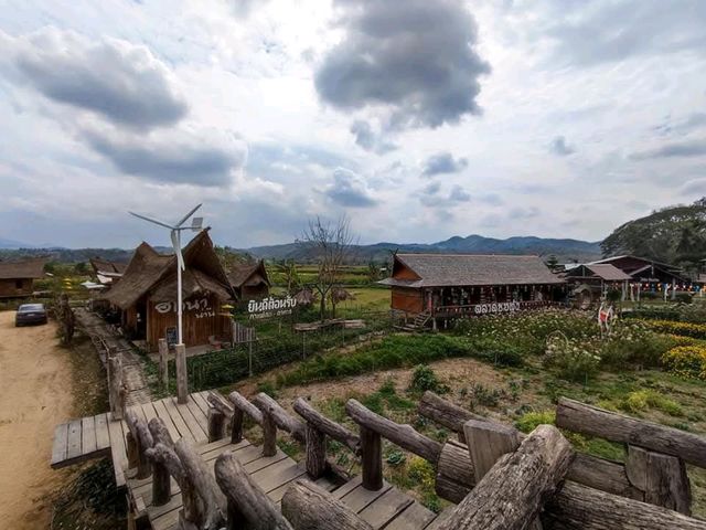 วัดสวยล้านนา ทัศนียภาพทุ่งนา ดอยภูคา อันงดงาม