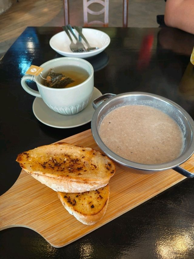 Charming Corners and Comfort Food