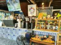 ร้านกาแฟ “มุ้ย”