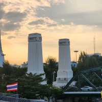 ปากคลองตลาด: ดอกไม้บานกลางกรุง 