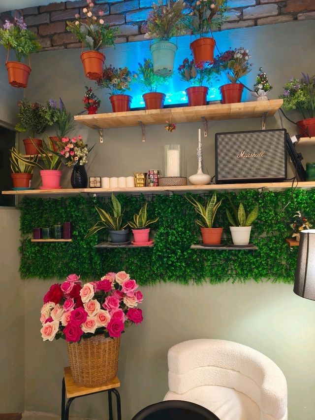 Cozy Cafe Vibes & Sweet Cravings Satisfied!