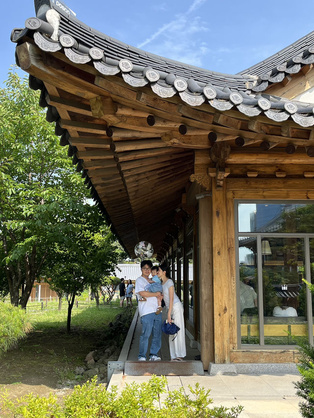 파란하늘, 초록풀, 한옥 멀리 가지마세요, 할리스 인천한옥마을점