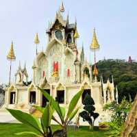 👋 วัดข่อย วัดสวยด้วยเอกลักษณ์ที่โดดเด่น