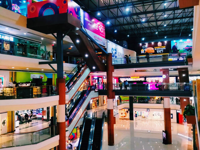 デヘラードゥーン最大のショッピングモール🛍️✨
