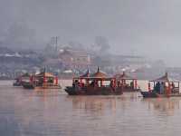“บ้านรักไทย” ล่องเรือจิบชาเคล้าหมอกยามเช้า