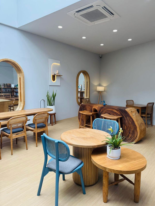 The Ours Cafe