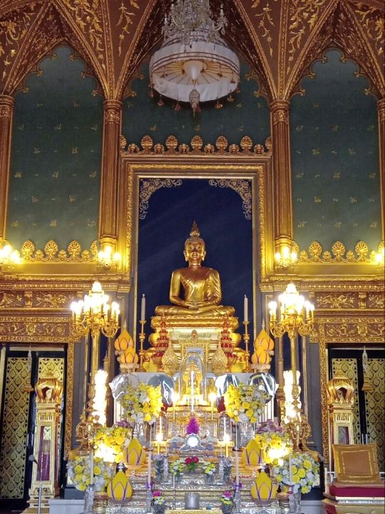 สรงน้ำพระ 🙏กราบพระพุทธอังคีรส วัดราชบพิธ