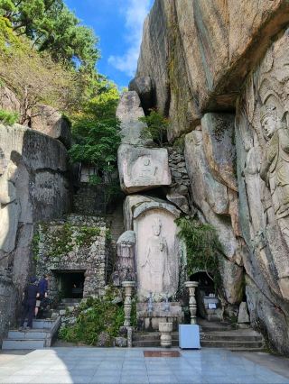 Byungpoongam Seokbulsa: A Temple with Stunning Stone Buddha Carvings