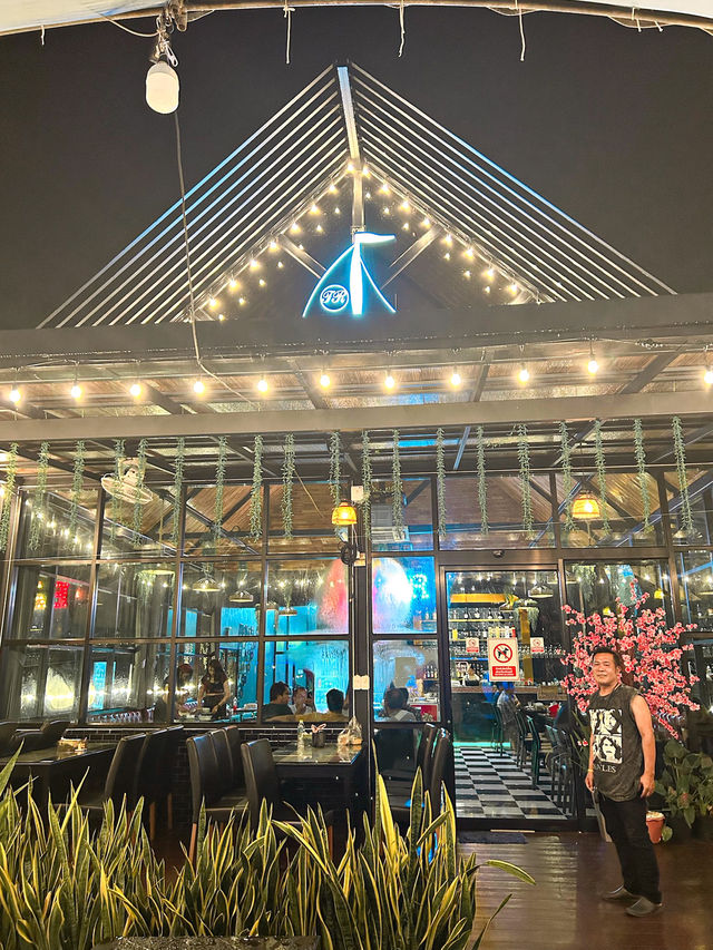 Restaurant/Bar with a vibe