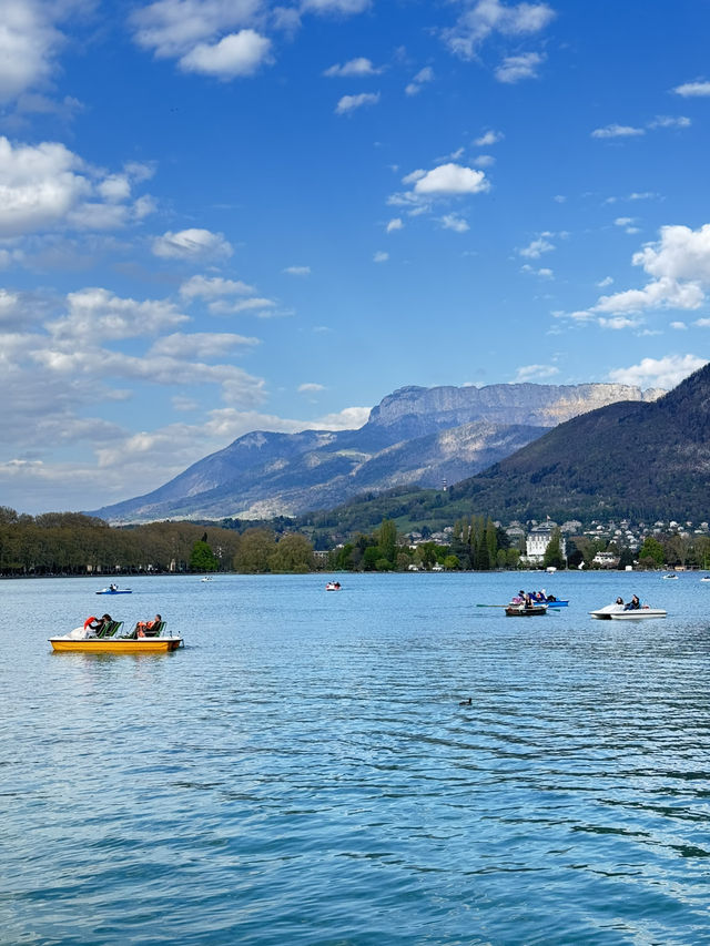 ทะเลสาบ Annecy (Lac d’Annecy) สวยเหมือนเดินบนเมฆ