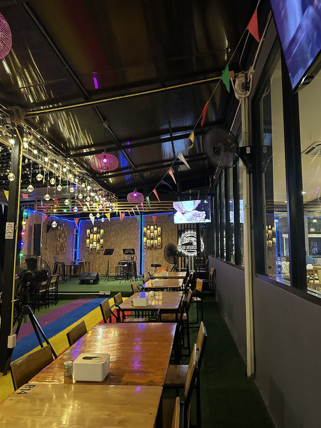ร้านอาหารสกลนคร เดอะเทอเรสต์ bar and restaurant