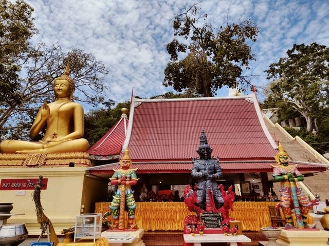 ไหว้พระริมทะเล🙏 สูดลมหายใจให้เต็มปอดที่หัวหิน 🌊