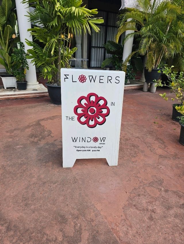 Flowers in the Window cafe | ลาดพร้าว