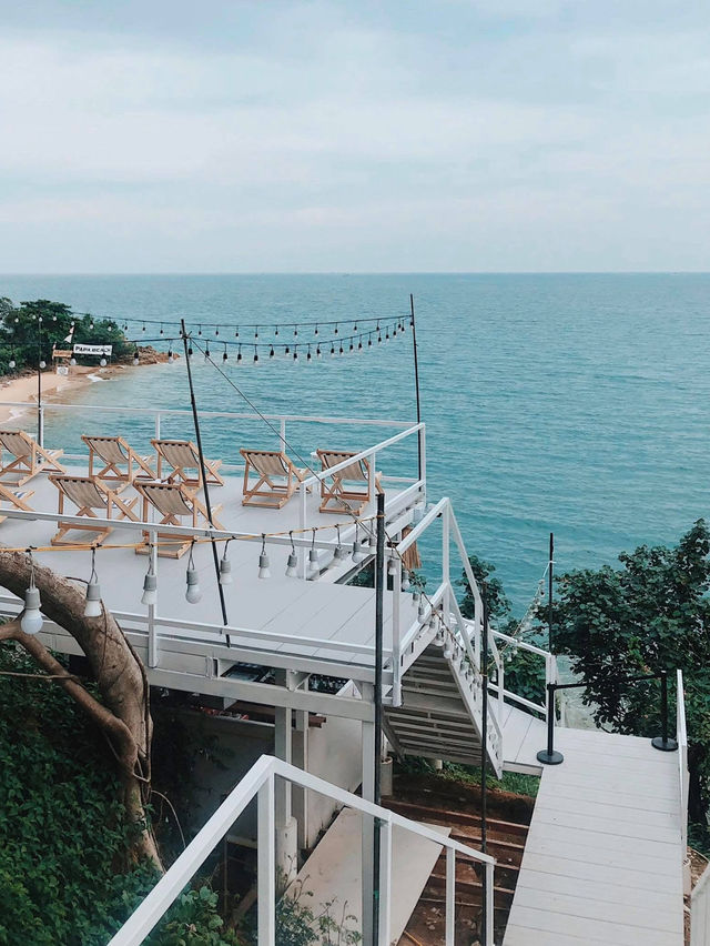 Papa Beach Pattaya - คาเฟ่ริมทะเล