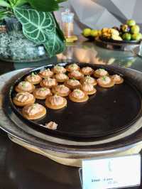  曼谷｜甜點控注意！7款精緻甜點＋驚喜越南春捲，Lebua Tower Club Lounge 下午茶太值得衝一波啦🍰🥢