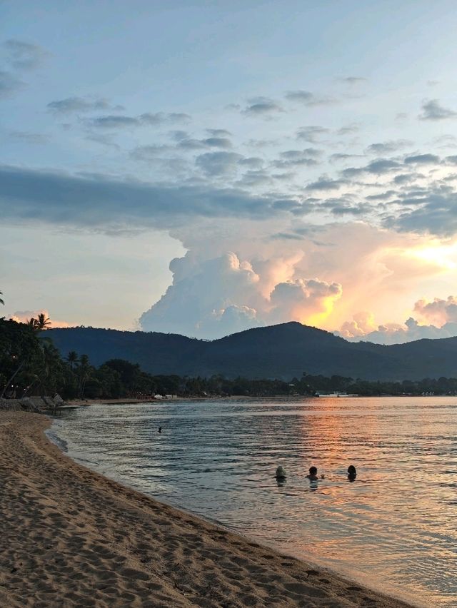 Escape Beach Resort เกาะสมุย