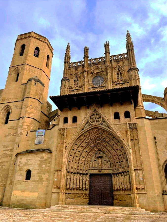 The cathedral was built between the 13th and 16th centuries on the site of the Misredha Mosque in the Old Town.