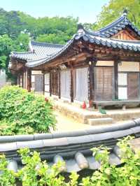 고요함과 장엄함이 공존하는 도심 속 사찰