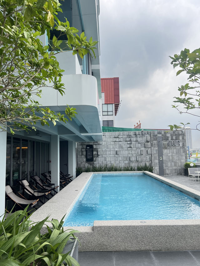Mowa Hotel & Kraft Cafe 〰️ คาเฟ่ริมน้ำเจ้าพระยา