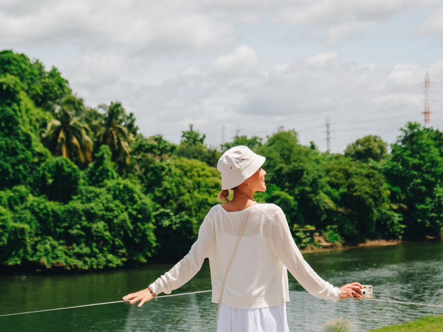 ฤดูกาลสีเขียวกำลังมาเยือนไปคาเฟ่ริมแม่น้ำแควกันไหม