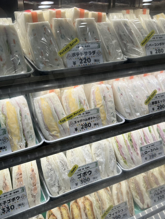 🌙 삿포로 24시간 샌드위치 천국 📍테이크아웃 전문 감성 디저트샵 #산도리아 ⠀