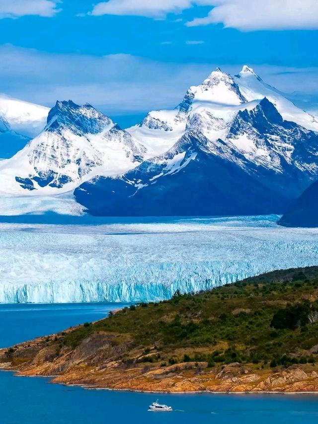 Perito Moreno Glacier – Patagonia’s Living Ice Giant