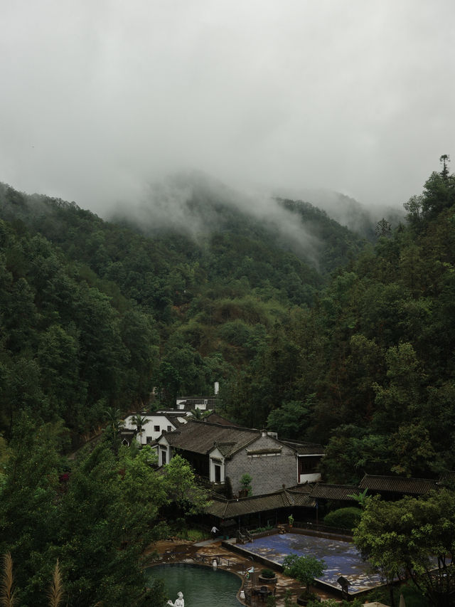 What to Expect in Heshun When It Rains: Food, Fog, and Friendly Hosts