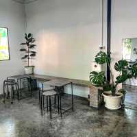 ร้านกาแฟในตู้คอนเทเนอร์ - Elite cafe’ หลัง มช.