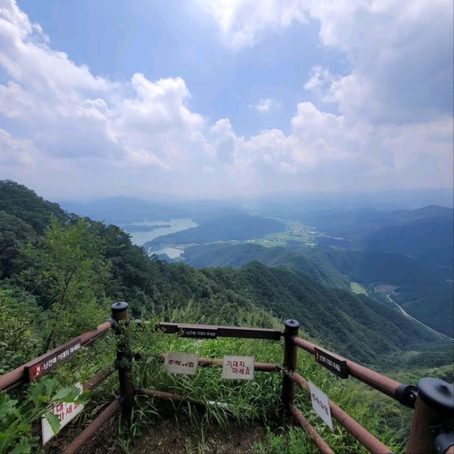 Eodapsan Vibes, Quiet Trails & Cloudy Peaks