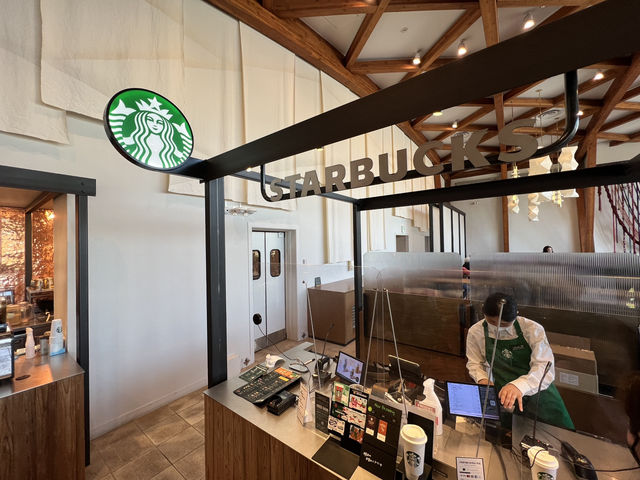 ☕️ Starbucks Coffee – Kokyo Gaien Wadakura Fountain Park: Serene Sips by a Historic View