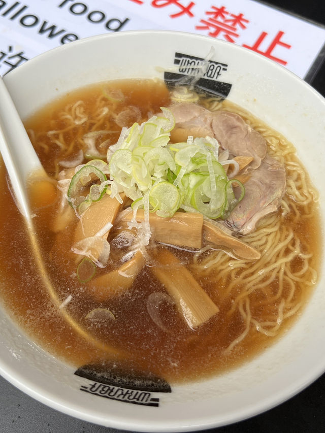 🍢 A Tasty Stroll Through Tsukiji Outer Market – Tamagoyaki, Ramen, Seafood & Soft Serve 🍦