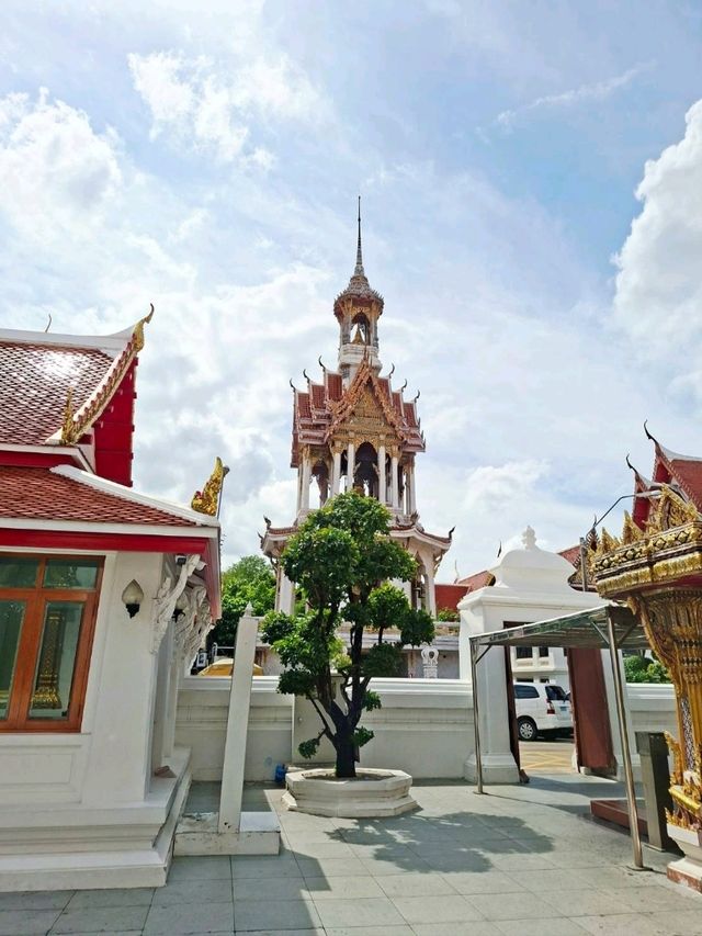 ชมวัดพระแก้วและวัดชนะสงคราม✨️