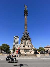 【コロンブスの記念塔（Mirador de Colom）｜ラ・ランブラ通りの海を指さす探検家】