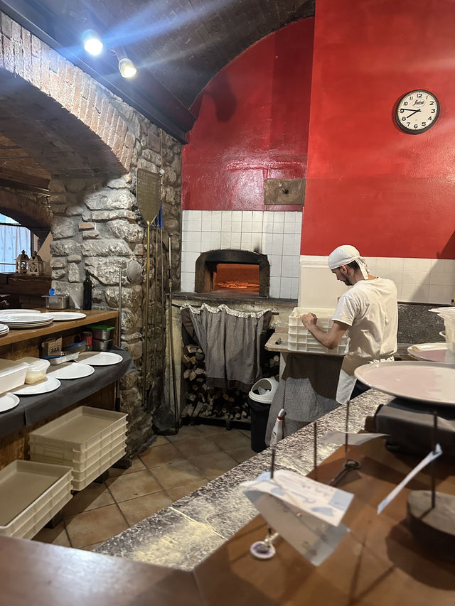 意大利山區小鎮遊 嘆正宗意式pizza &tiramisu 🍕
