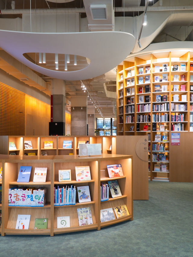 더운여름에 가기좋은 부산 실내 여행지 “북두칠성 도서관”📚