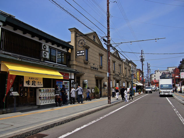 🕯️ Strolling Through Time on Sakaimachi Hondori Street, Otaru