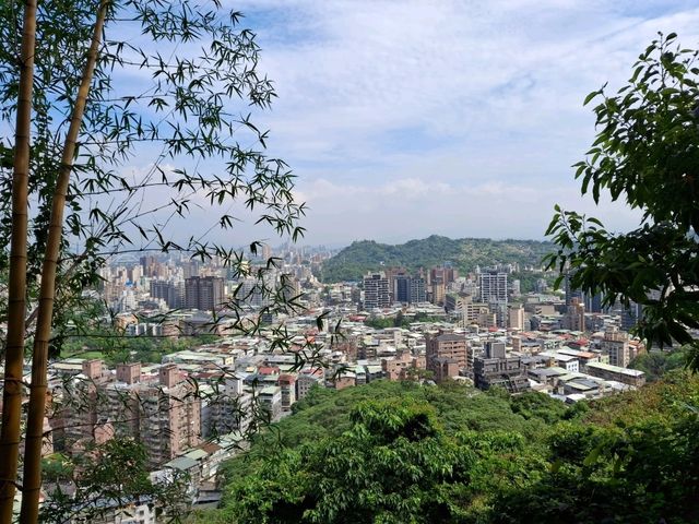 Explore the Xianjiyan Trail in Wenshan District, Taipei, Taiwan